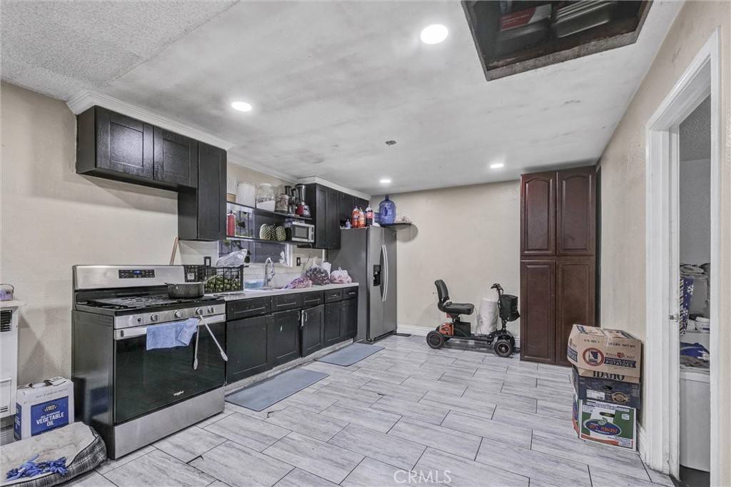 Los Angeles, CA 90011,216 E 54 TH