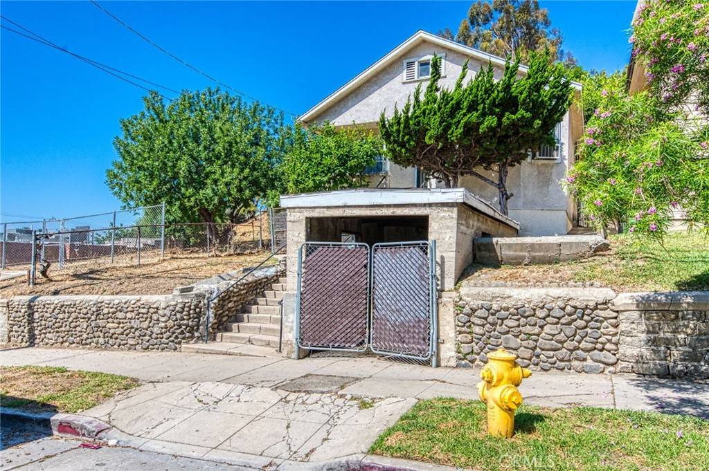 Los Angeles, CA 90012,424 Solano AVE