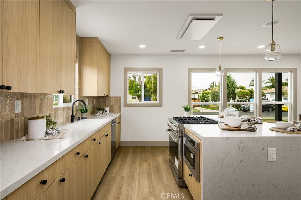 5161 E 27th ST, Long Beach, CA 90815