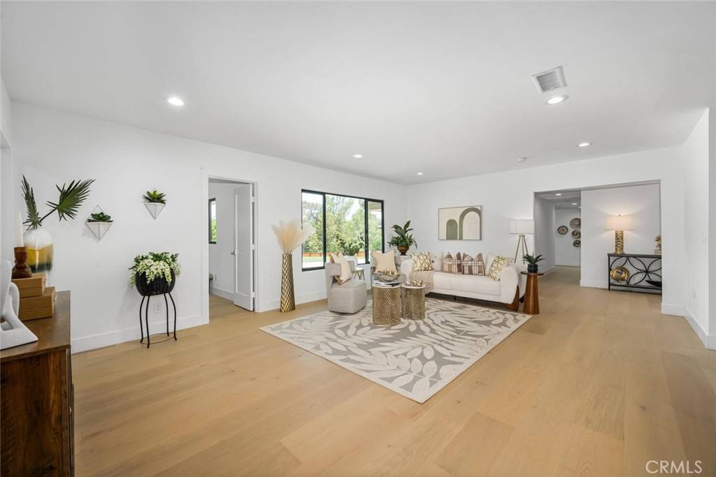 Fullerton, CA 92835,3209 Lakeknoll Drive