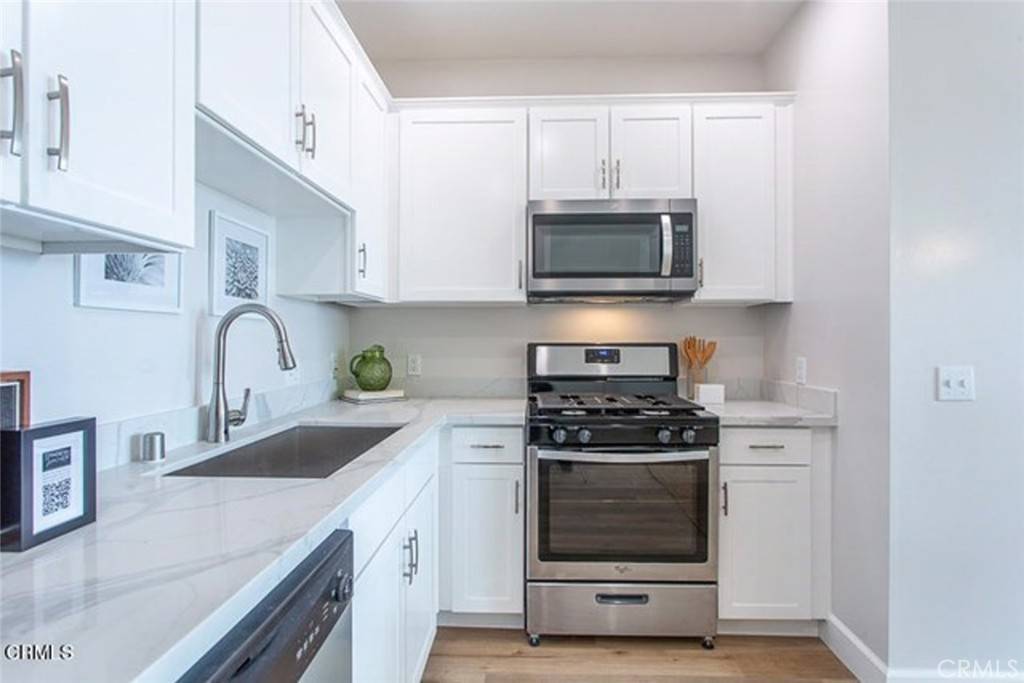 North Hollywood, CA 91605,6938 Laurel Canyon BLVD #214