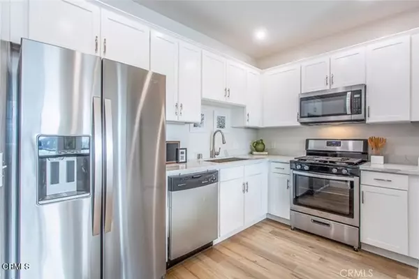 North Hollywood, CA 91605,6938 Laurel Canyon BLVD #214