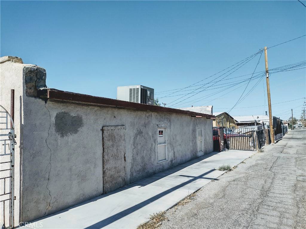 Barstow, CA 92311,508 E White ST