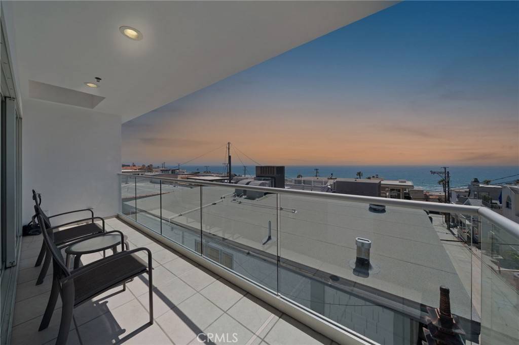 Manhattan Beach, CA 90266,210 El Porto ST