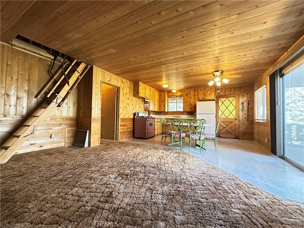 Twin Peaks, CA 92391,25648 Hi LN