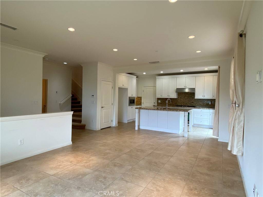Irvine, CA 92620,32 Ovation