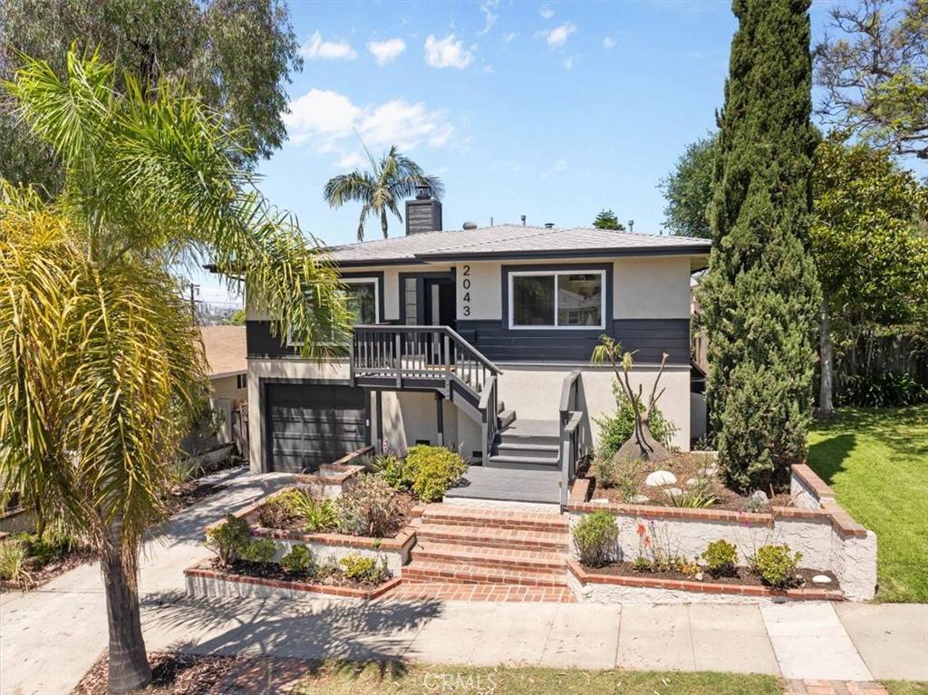 2043 Raymond AVE, Signal Hill, CA 90755