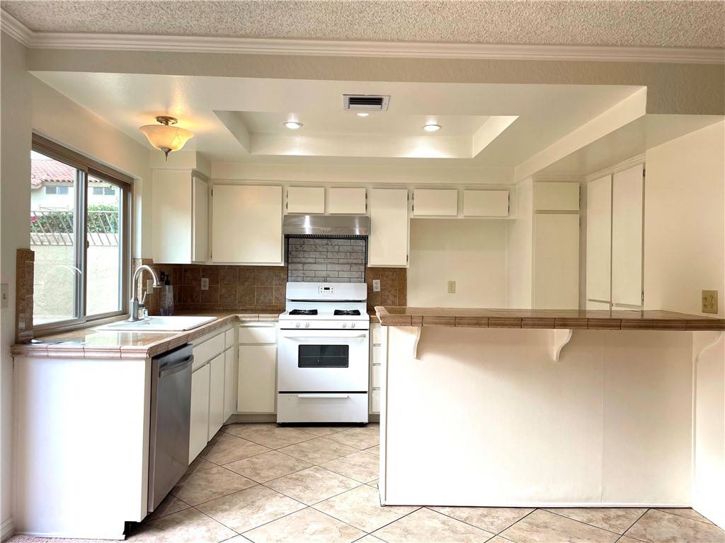 Colton, CA 92324,1077 Santo Antonio DR S #24