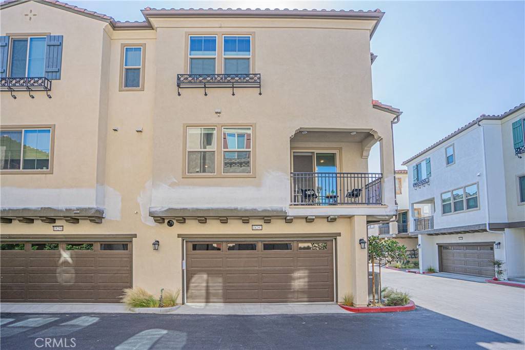 Yorba Linda, CA 92886,18292 Iris LN