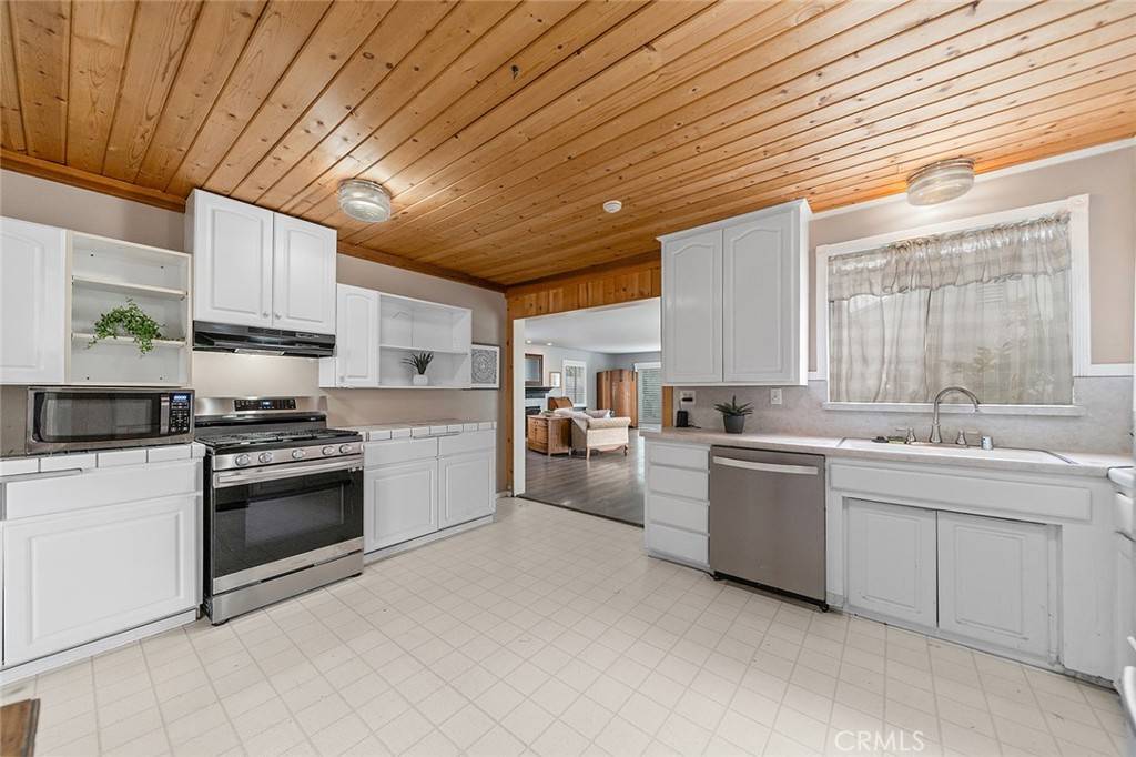 Long Beach, CA 90815,1917 N Britton DR
