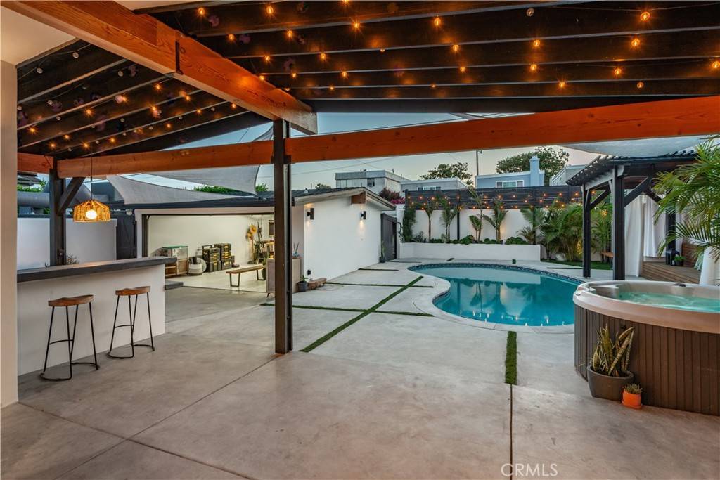 Long Beach, CA 90814,377 Flint AVE