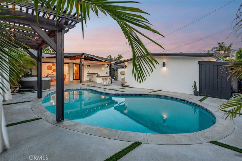 Long Beach, CA 90814,377 Flint AVE