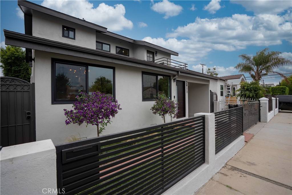 Los Angeles, CA 90016,2911 S Ridgeley DR