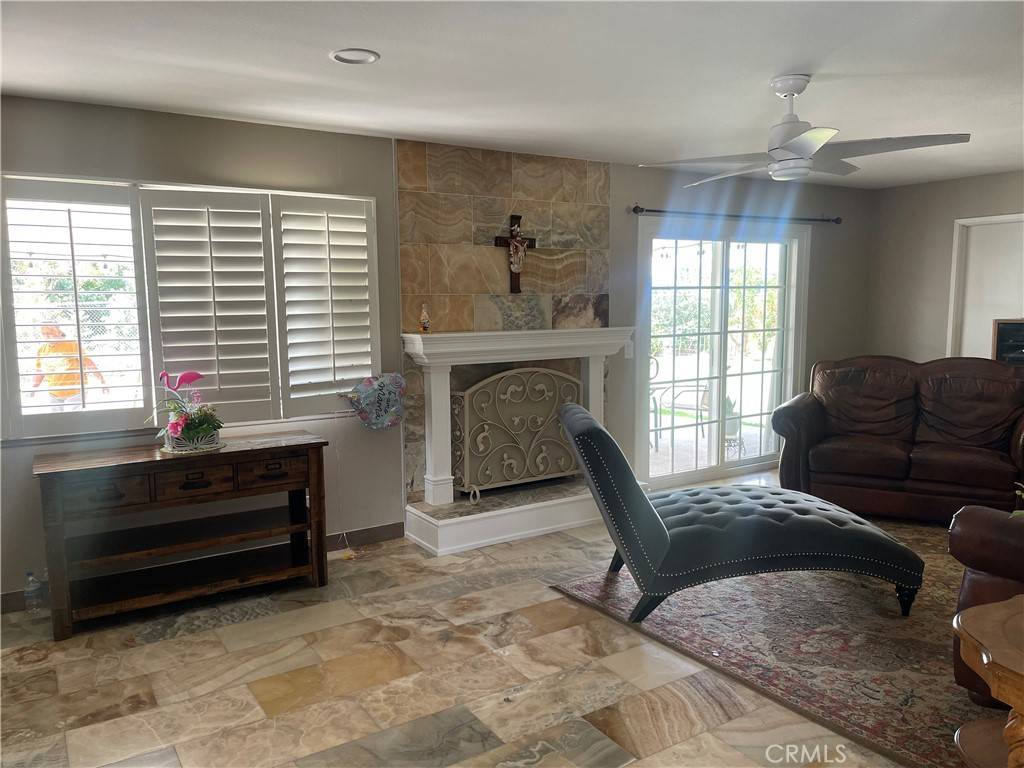 Corona, CA 92878,1142 Country Club LN