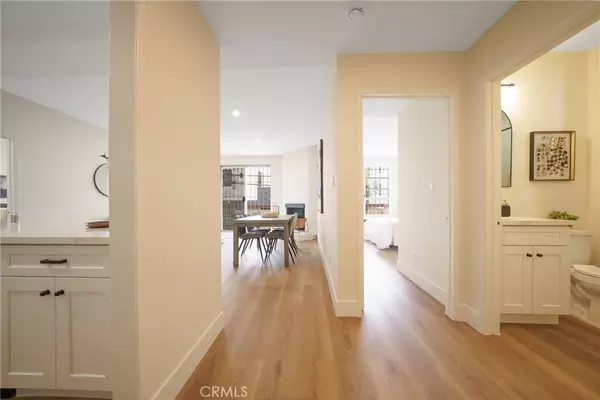 Los Angeles, CA 90048,104 S Hayworth AVE #204
