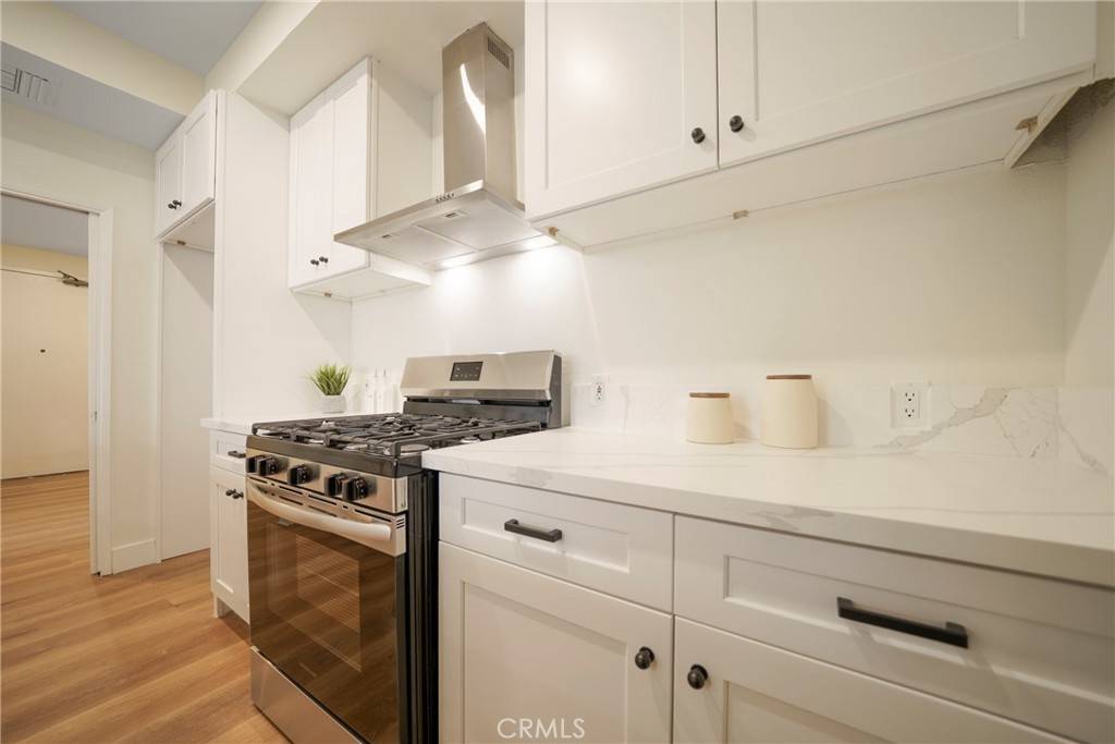 Los Angeles, CA 90048,104 S Hayworth AVE #204