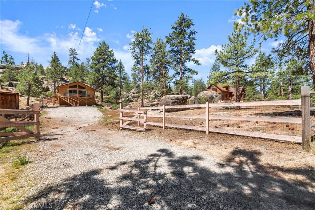 Big Bear Lake, CA 92315,39335 Lark RD