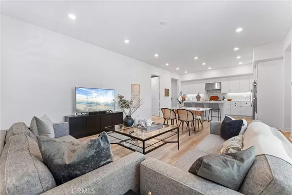 Irvine, CA 92618,167 Sash