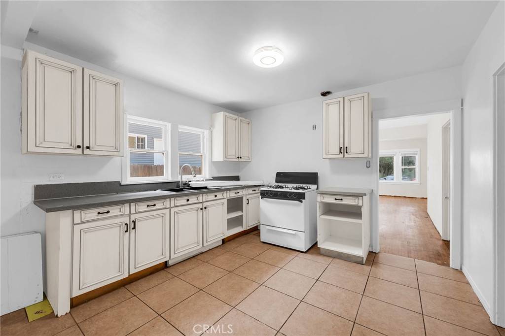 La Verne, CA 91750,2325 6th ST