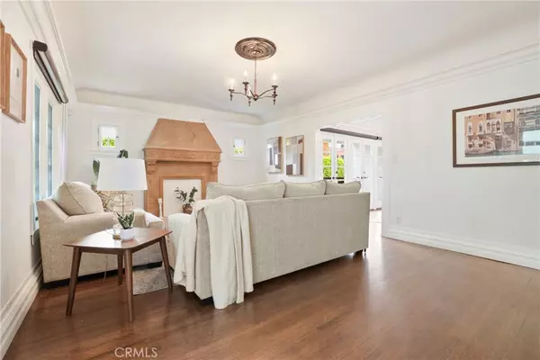 Los Angeles, CA 90027,1901 N Oxford AVE