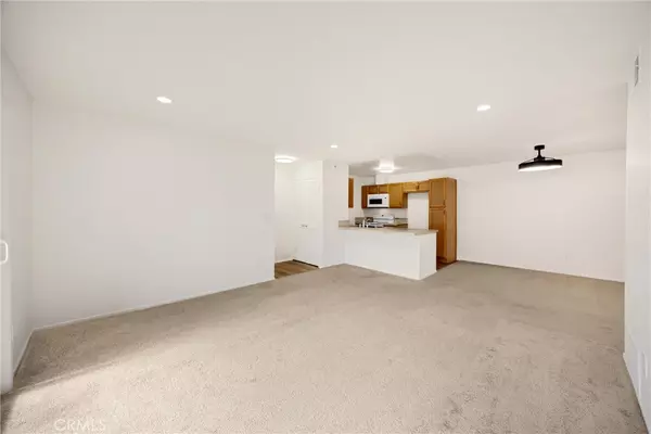 Santa Ana, CA 92704,2521 W Sunflower AVE #R8