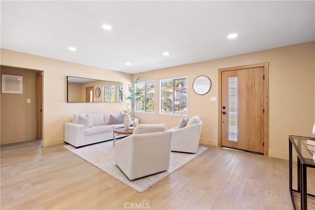 Los Angeles, CA 90034,3273 Tilden AVE