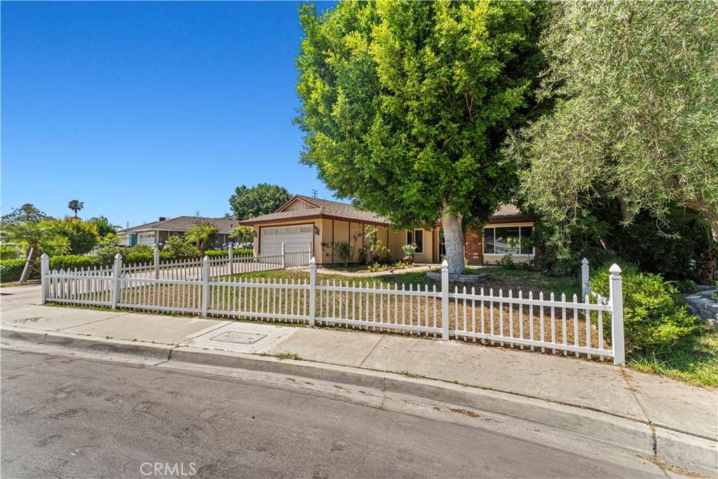 Tustin, CA 92780,1626 Birchfield DR