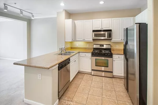 Irvine, CA 92612,3207 Watermarke PL