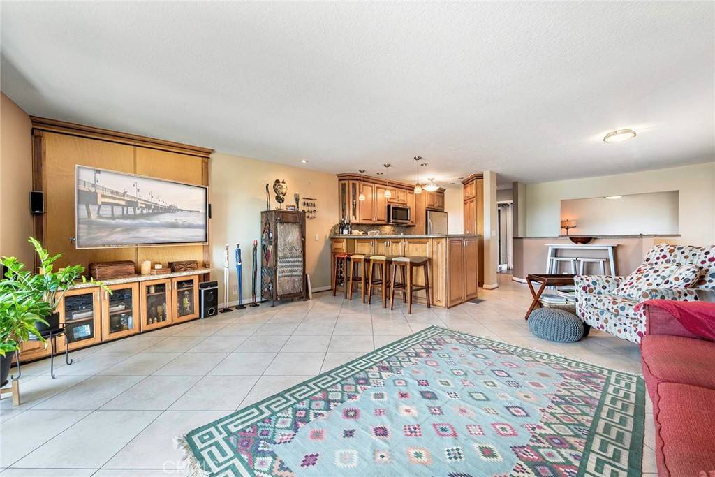 Long Beach, CA 90803,3811 E Livingston DR #1