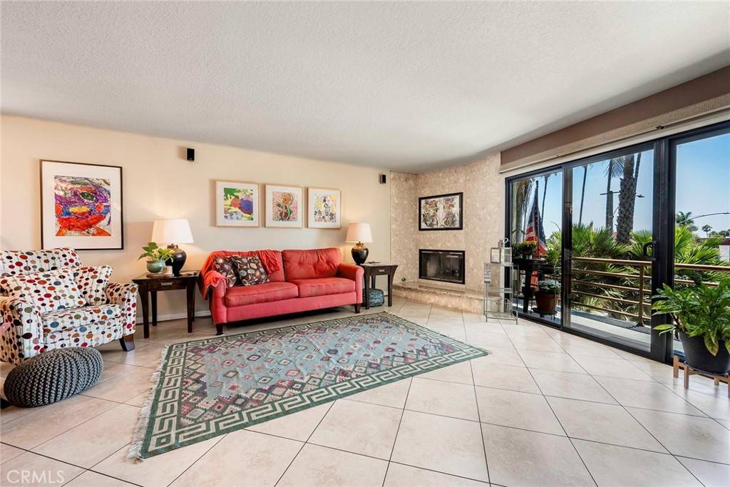 Long Beach, CA 90803,3811 E Livingston DR #1