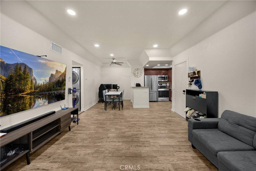 Diamond Bar, CA 91765,22709 Lakeway Dr #493