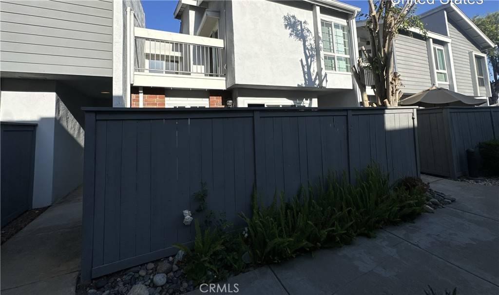 605 Rainier WAY #204, Costa Mesa, CA 92626