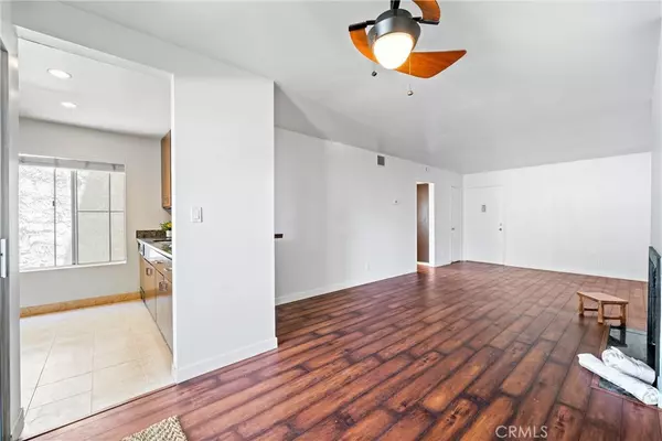 Culver City, CA 90230,8210 Summertime LN #210