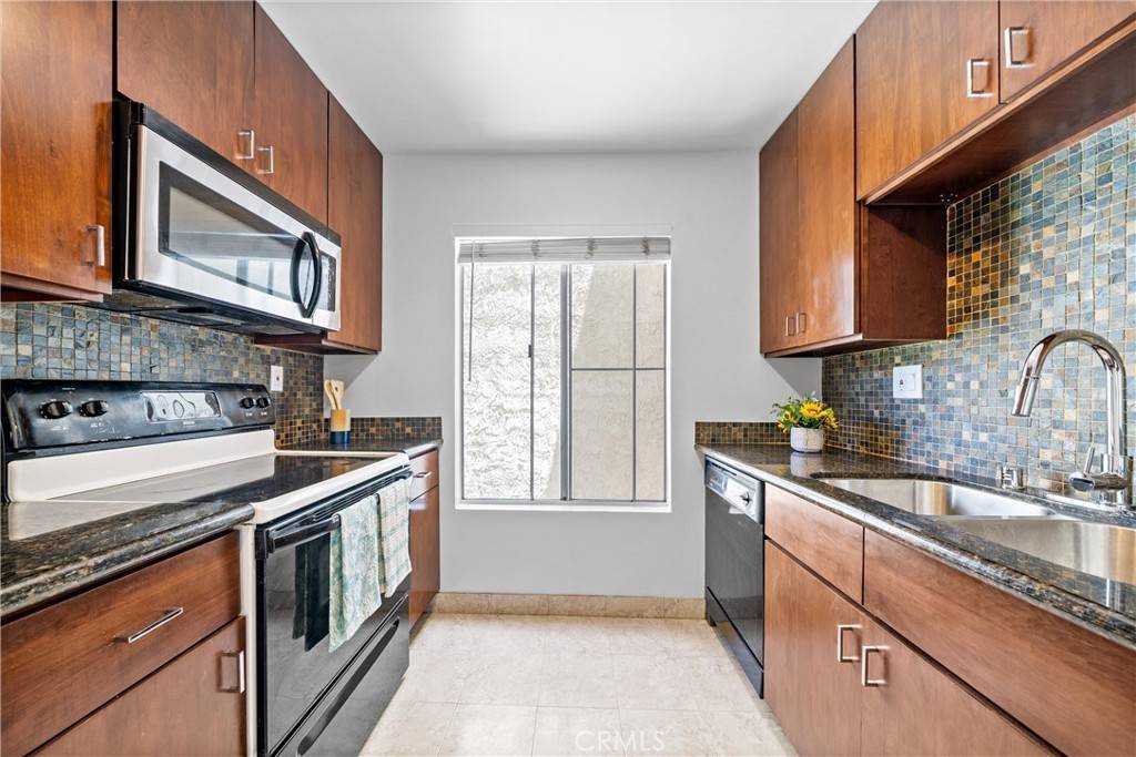 Culver City, CA 90230,8210 Summertime LN #210