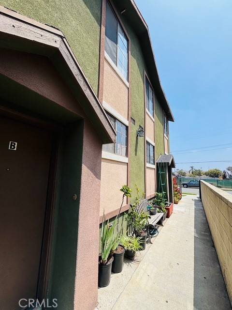 Alhambra, CA 91801,215 S 5th ST