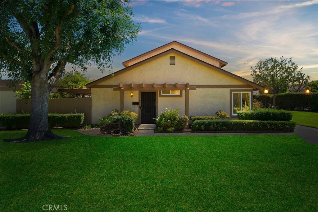 341 Carriage DR #51-A, Santa Ana, CA 92707
