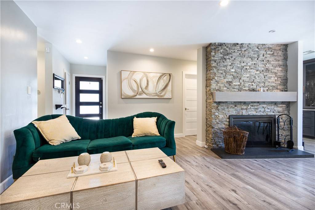 Tarzana, CA 91356,5715 Cahill AVE