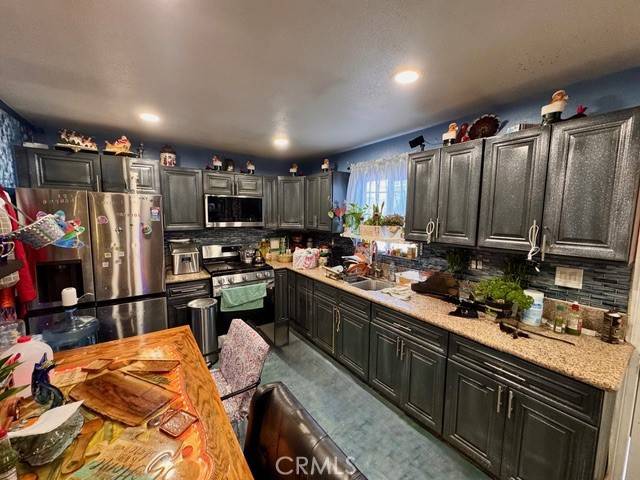 Los Angeles, CA 90003,233 W 65th ST