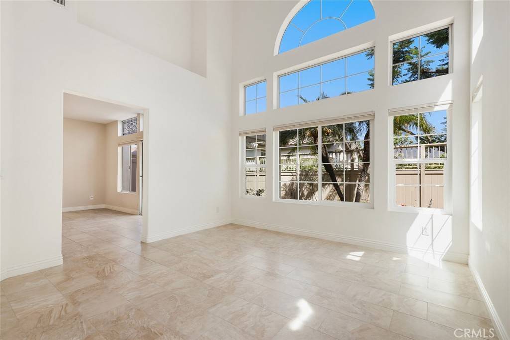 Yorba Linda, CA 92887,5527 Patricia WAY