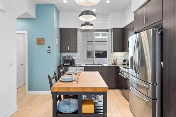 Long Beach, CA 90802,206 Alamo CT