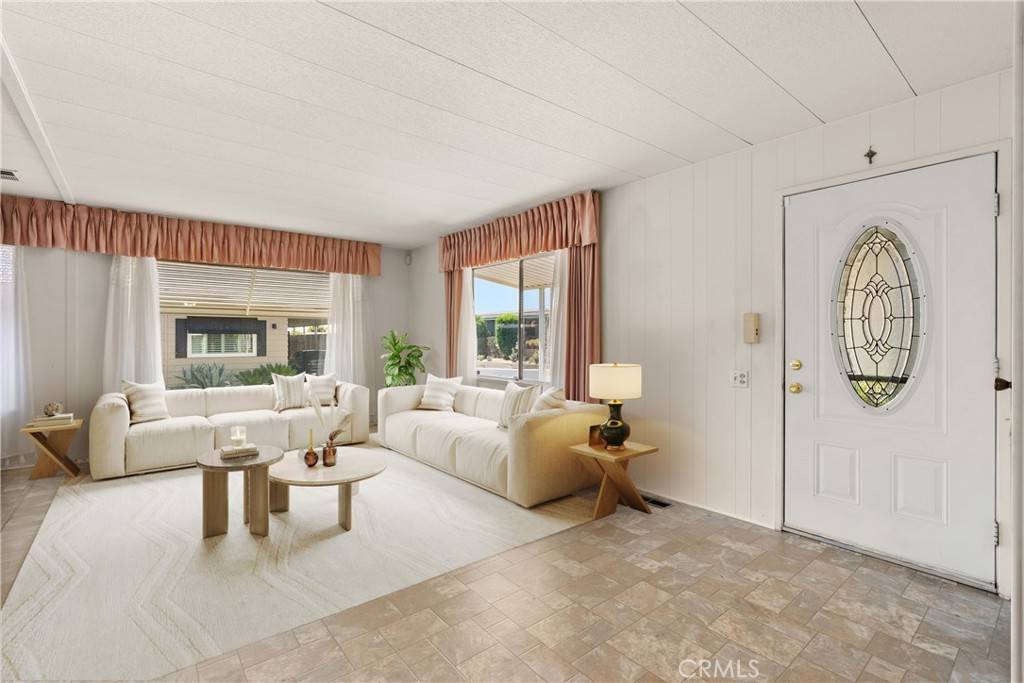 Yorba Linda, CA 92886,3720 Lake Grove DR #25