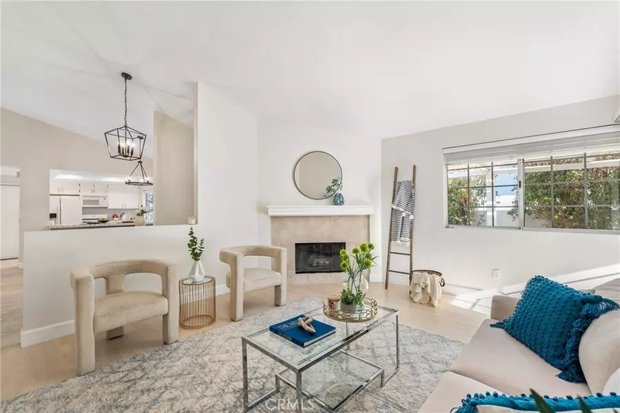 43791 Calle Las Brisas W, Palm Desert, CA 92211