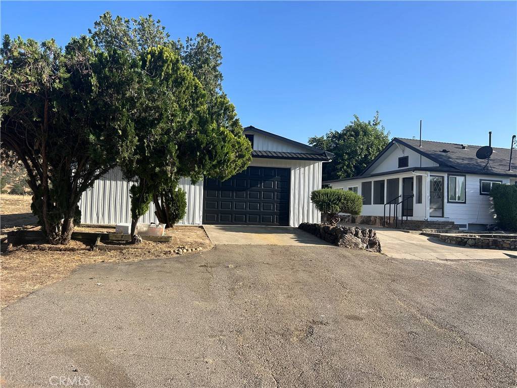 33549 Globe DR, Springville, CA 93265