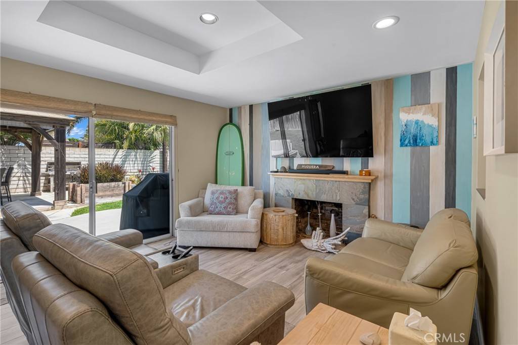 Huntington Beach, CA 92647,17632 Prescott LN
