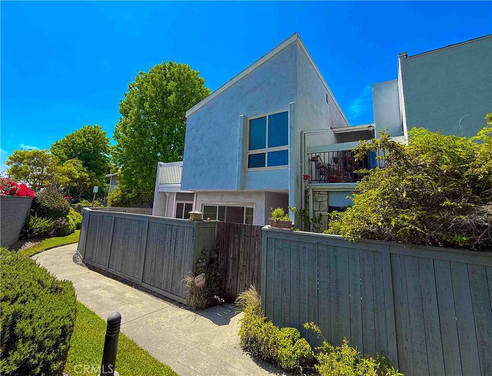 623 Lakeview LN #9, Costa Mesa, CA 92626