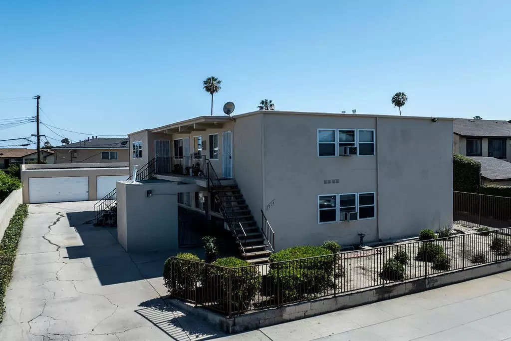 Anaheim, CA 92801-2242,914 W Romneya Dr