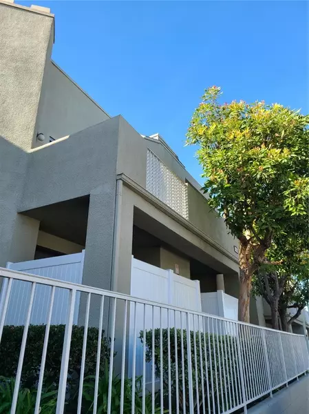 17661 Sergio CIR #203, Huntington Beach, CA 92647