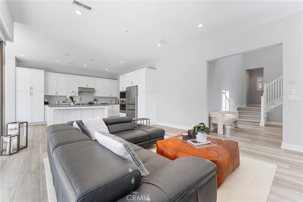 Irvine, CA 92618,183 Plum Lily