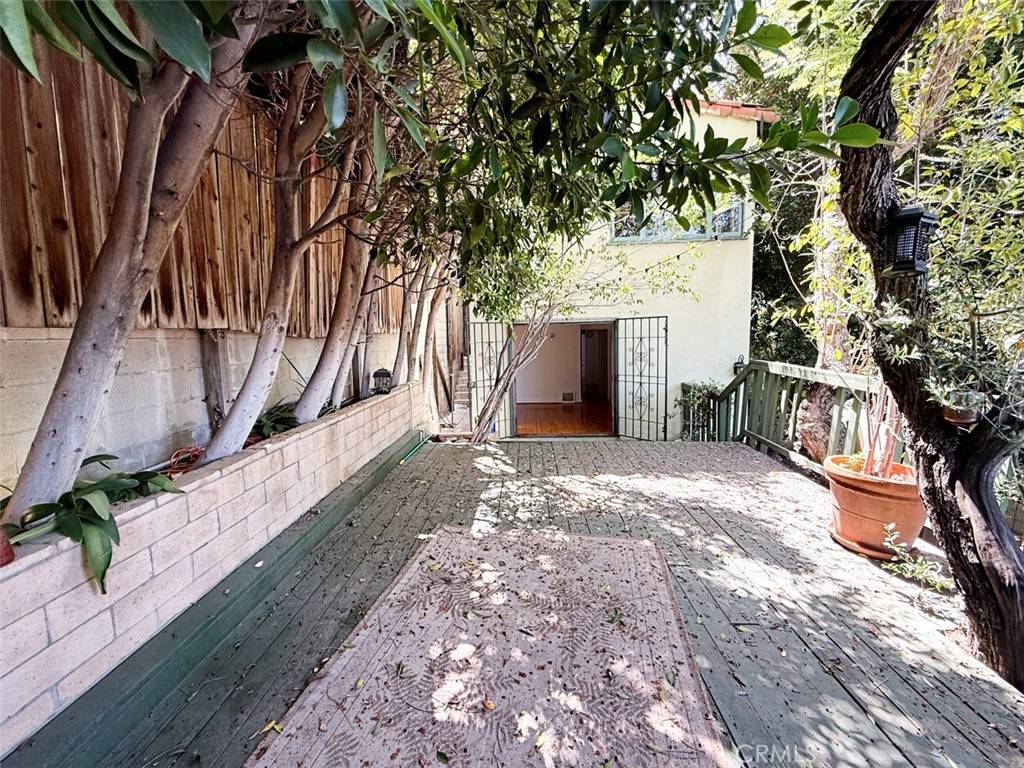 Los Angeles, CA 90068,2174 Beachwood