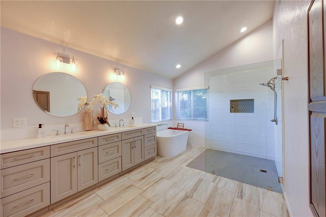 Yorba Linda, CA 92886,6122 Amberdale DR